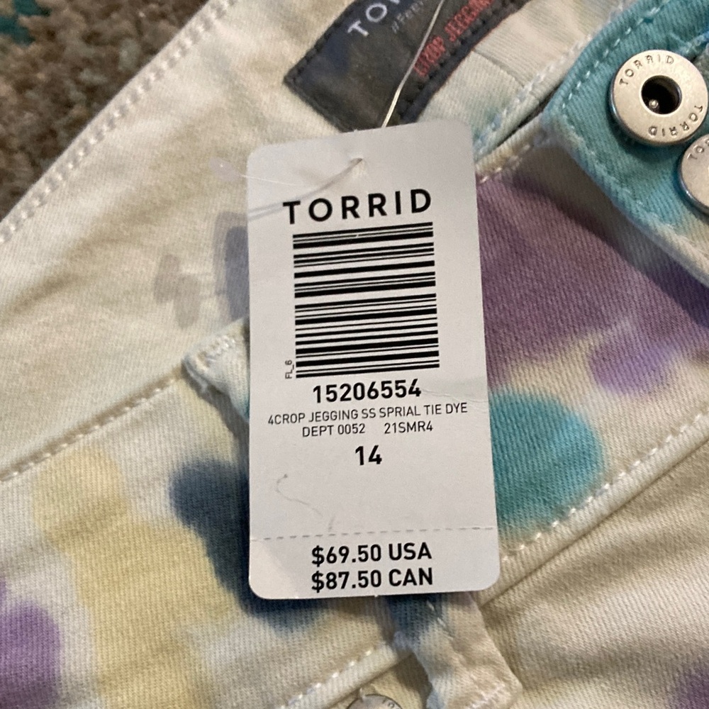 NWT Torrid Women's Tie-Dye Crop Jeans in Pastel Blue and Pink - Picture 4 of 9